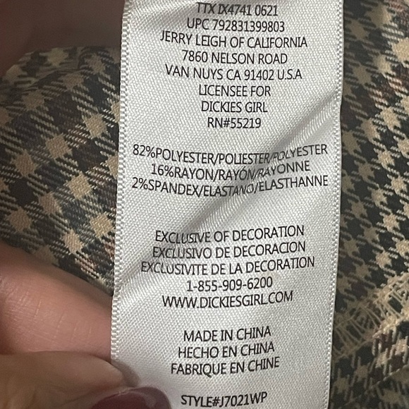 Woman’s Dickies plaid wide width pleated mini skirt. Side zip w button. Tan - Picture 12 of 14